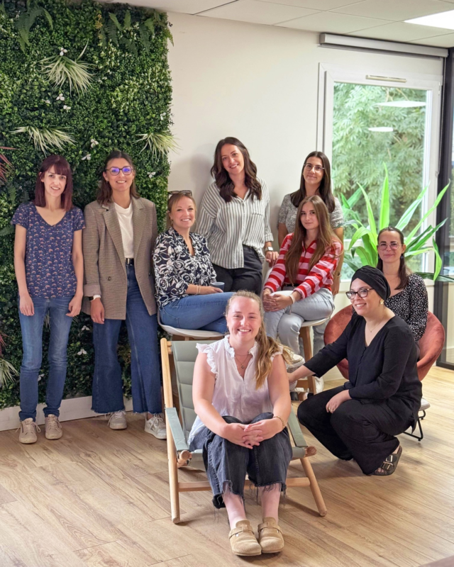 🎉 En 2022, on était 4 filles chez BWA.
Aujourd’hui, on est 9. 

Oui, x2,5 en 3 ans, ça mérite un petit cri de joie (et un post Insta 🥳).
Parce que plus que des chiffres, c’est une vraie évolution dans la team :
👉 plus de voix féminines,
👉 plus de regards différents,
👉 plus d’idées,
👉 et toujours autant d’énergie collective.

📈 L’agence grandit, mais surtout, elle s’équilibre.
Directrice, cheffes de projets, stratèges, créas, expertes développement ou SEO… on est là, bien là 💪

Et si ce n’est que le début ? 😏
BWA, c’est une team qui se construit avec de la passion, du talent, des rires et des cafés.

💖 Merci à toutes les filles (et aux gars aussi) qui font de BWA un endroit où il fait bon bosser, créer, apprendre, grandir.

#TeamBWA #GirlsPower #VieDAgence #BWA #BusinessWebAgence #Developpement #AgenceDigitale