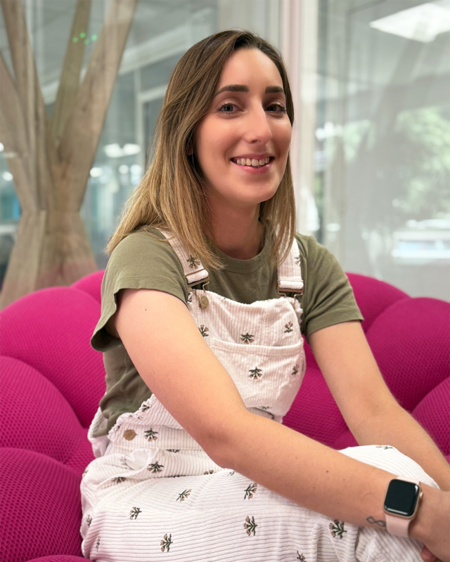 👋 On accueille une nouvelle recrue dans l’équipe : Manon, qui rejoint notre pôle webmarketing !

Elle arrive avec : 
💡 une vraie expertise,
😄 une bonne dose d’enthousiasme,
✨ et déjà plein d’idées à mettre en action.

Bienvenue Manon ! 💙

#TeamBWA #NouvelleRecrue #Webmarketing #AgenceDigitale #VieDAgence #BWA #BusinessWebAgence